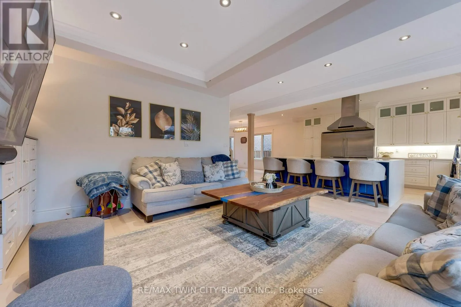 444 THOMAS SLEE DRIVE
