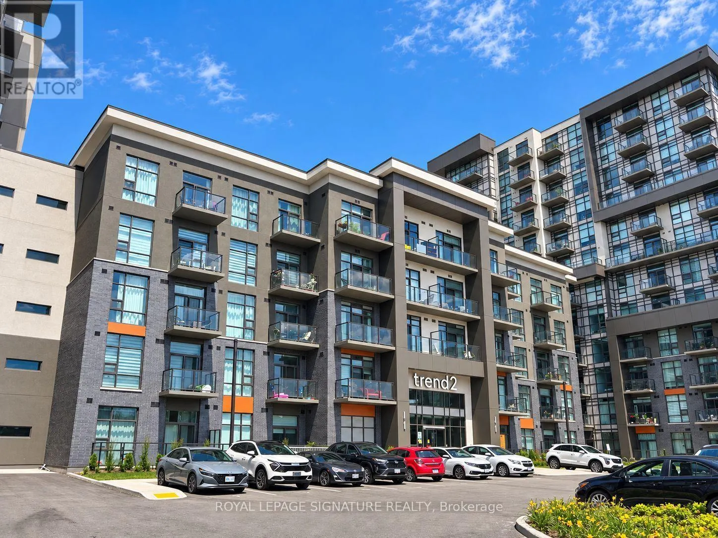 807 - 460 DUNDAS STREET E
