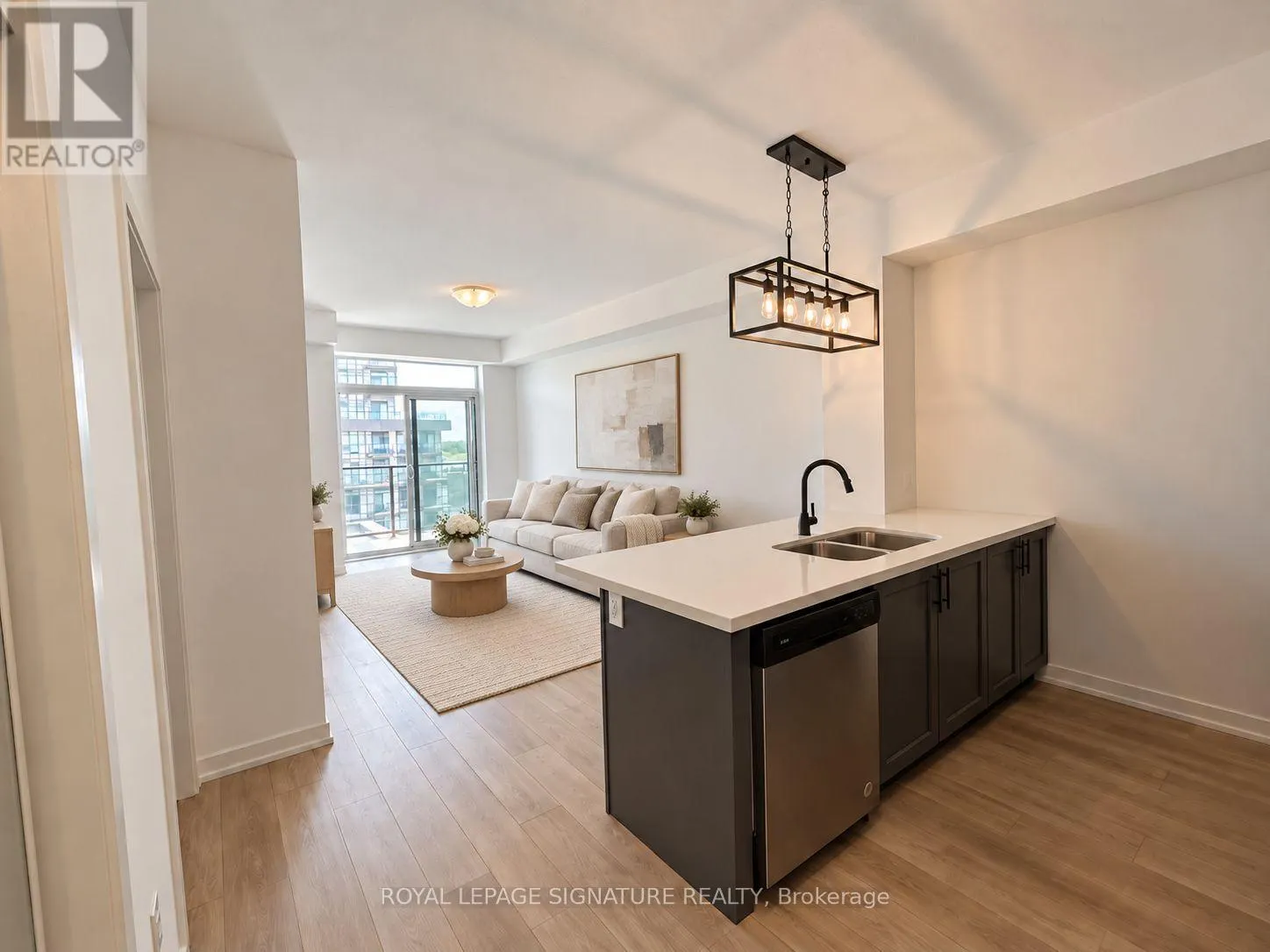807 - 460 DUNDAS STREET E