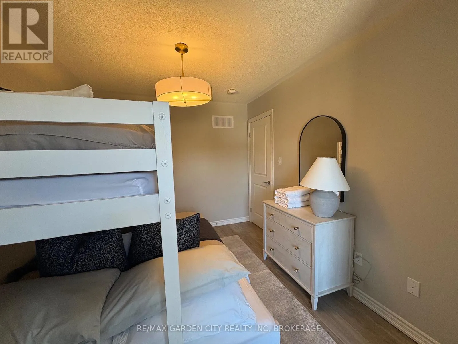 7460 BAYCREST COMMON