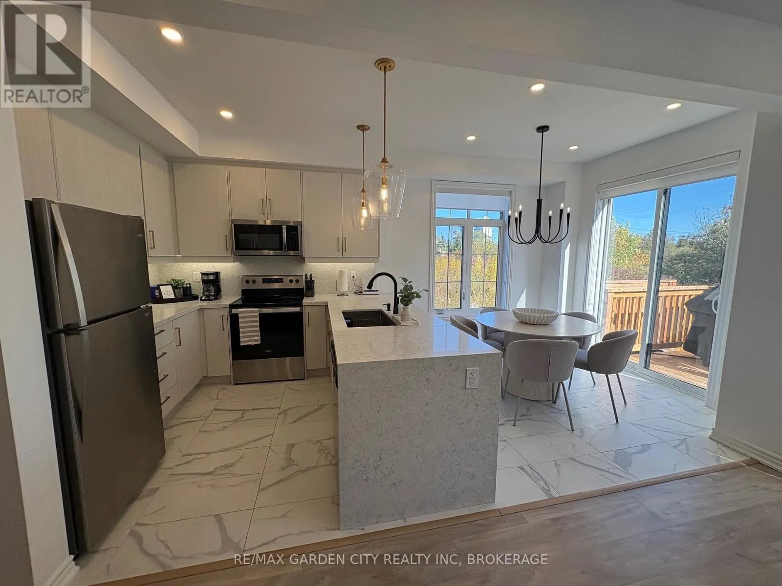 7460 BAYCREST COMMON
