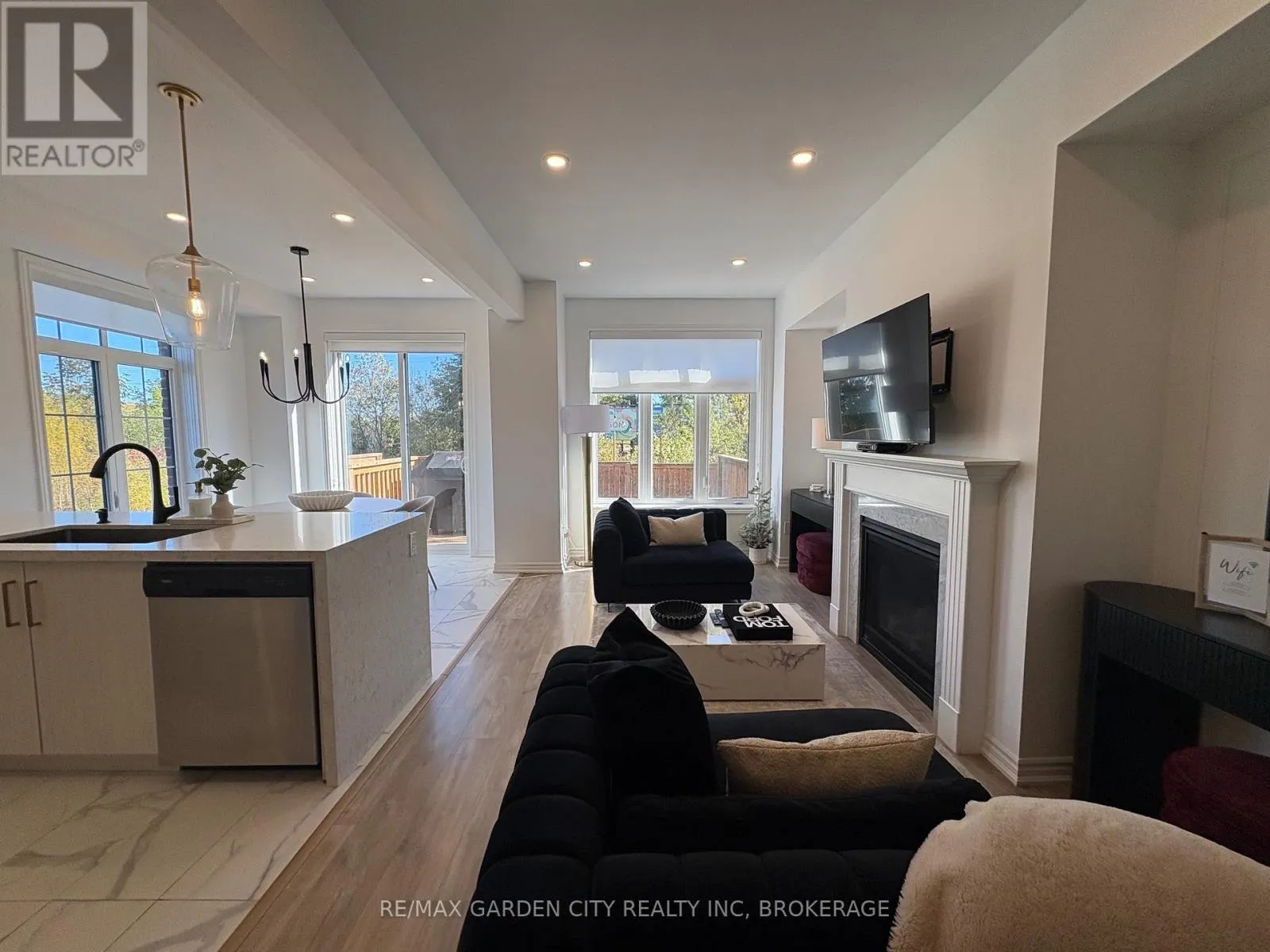 7460 BAYCREST COMMON