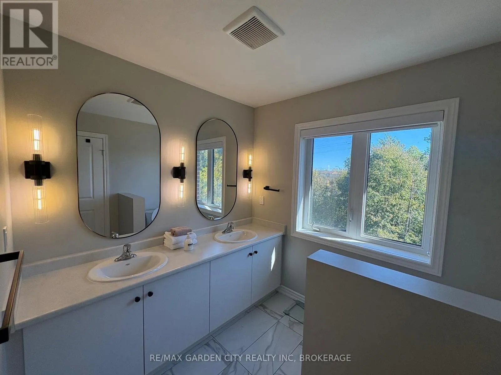 7460 BAYCREST COMMON