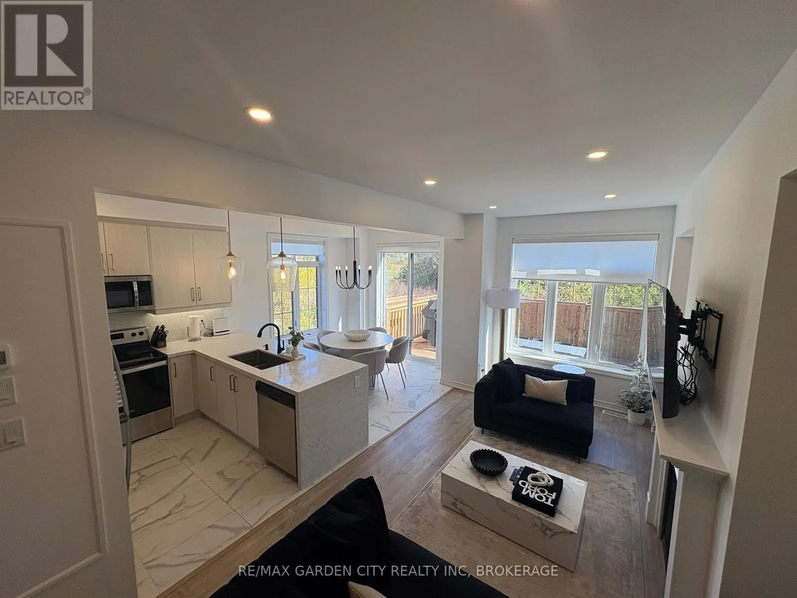 7460 BAYCREST COMMON
