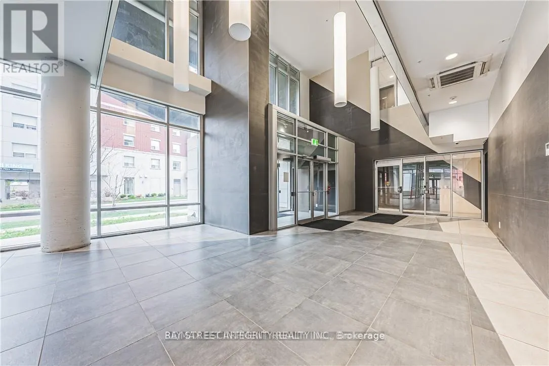 906 - 158 KING STREET