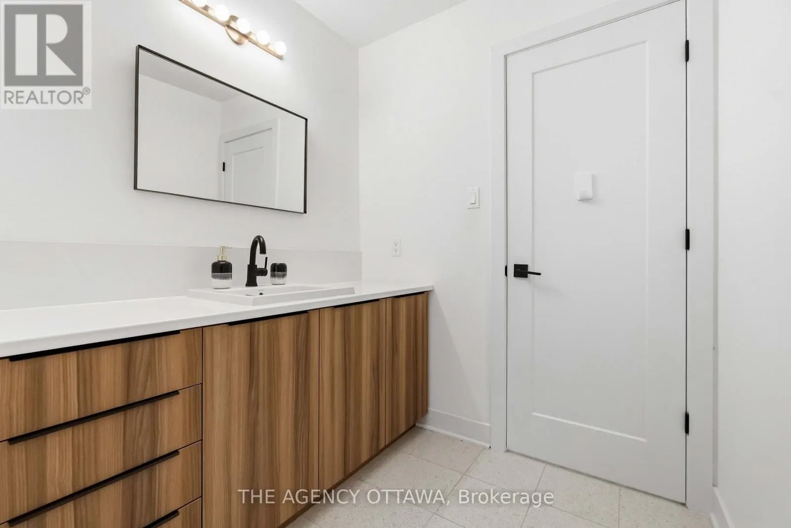 124 DUN SKIPPER DRIVE