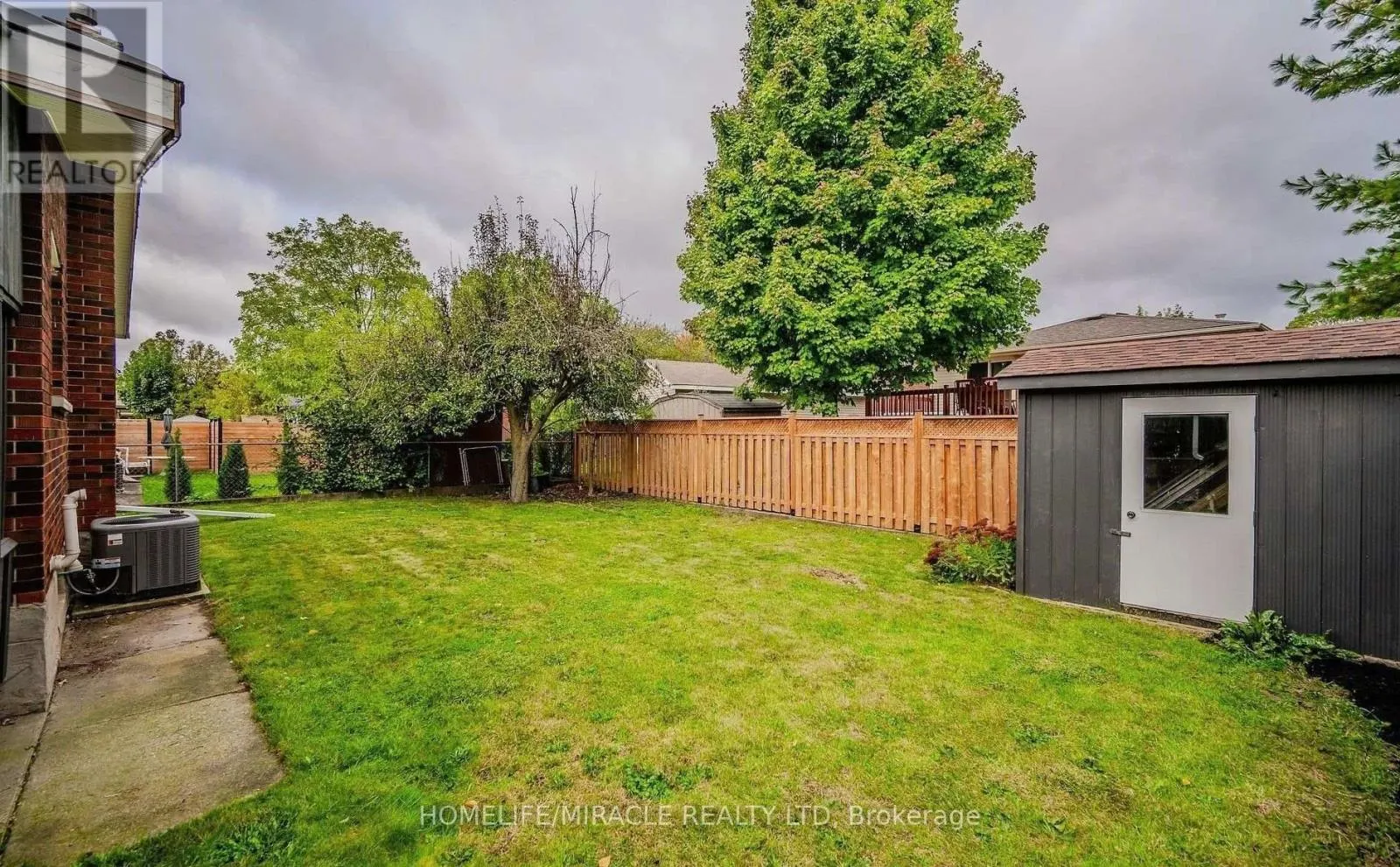 10 GREENWOOD AVENUE