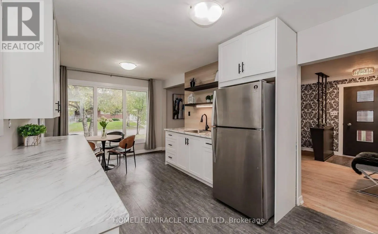 10 GREENWOOD AVENUE