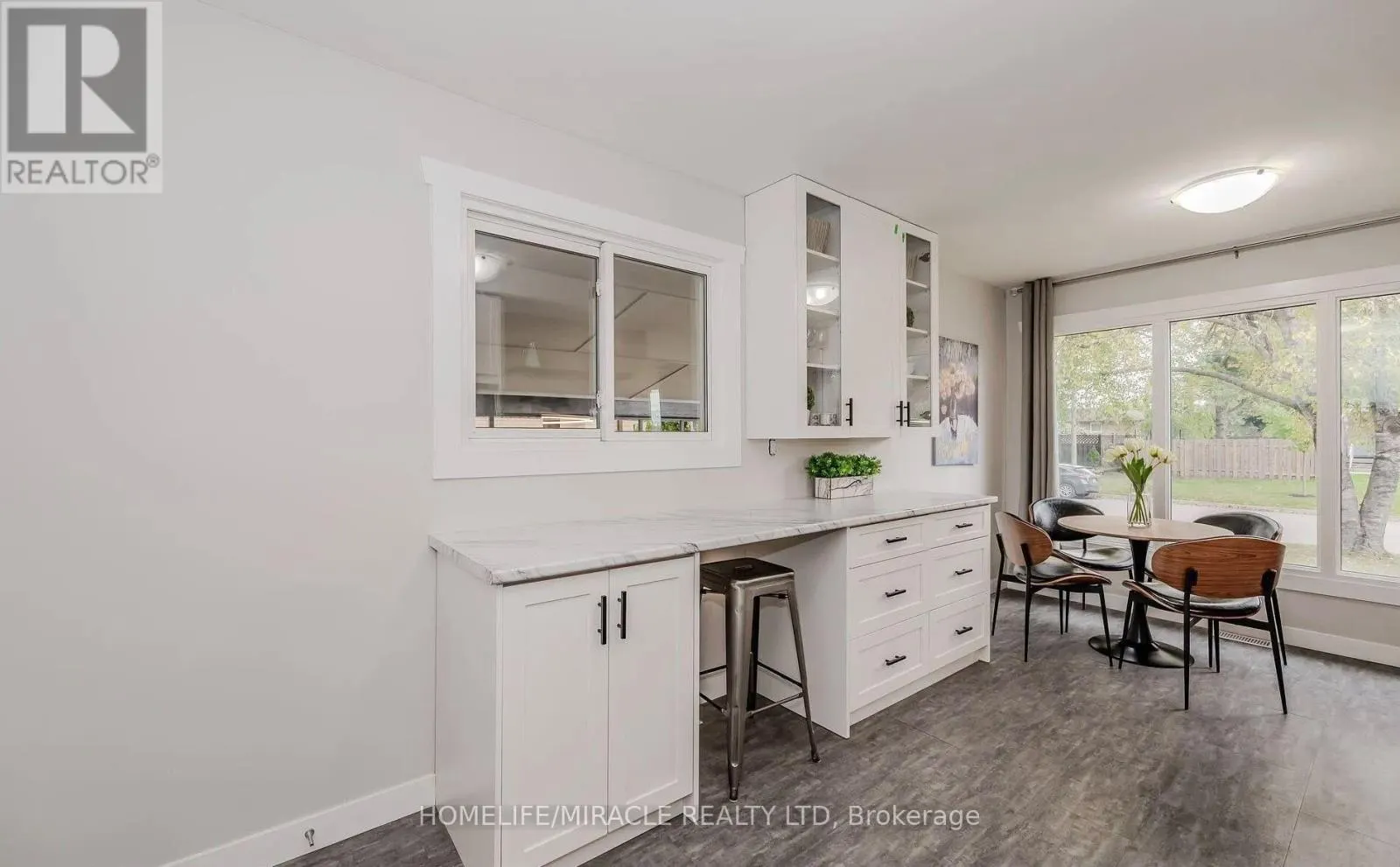 10 GREENWOOD AVENUE