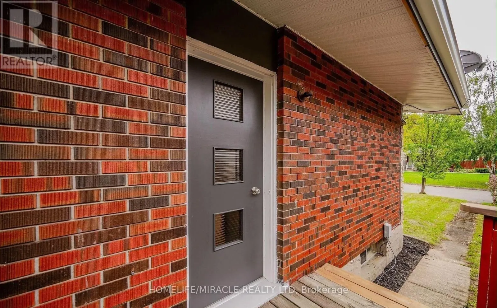 10 GREENWOOD AVENUE