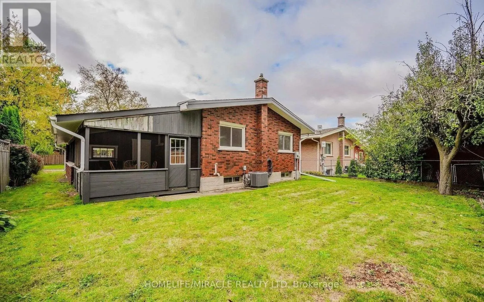 10 GREENWOOD AVENUE