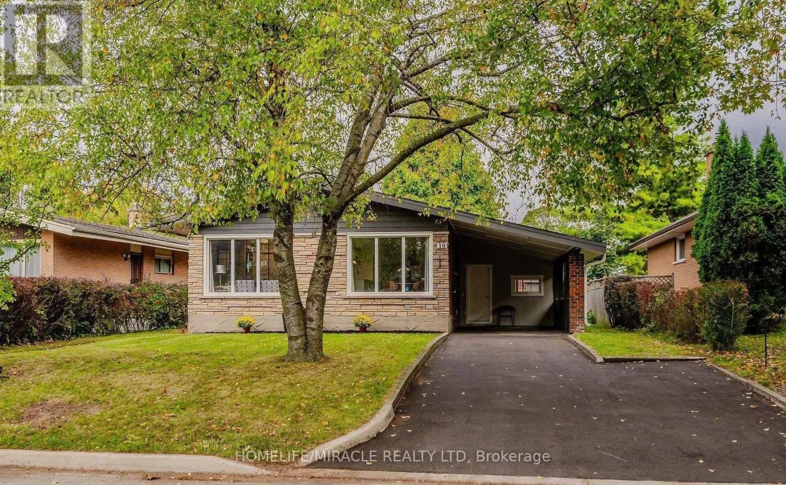 10 GREENWOOD AVENUE