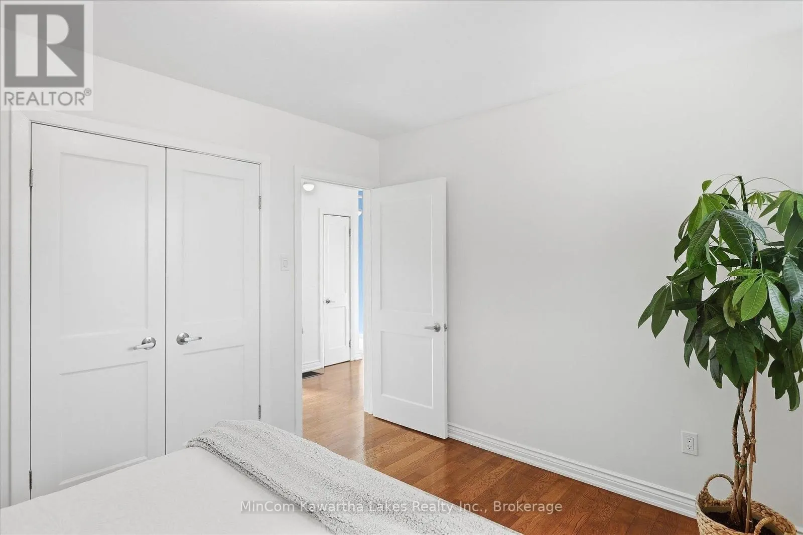 398 APPLEGROVE AVENUE