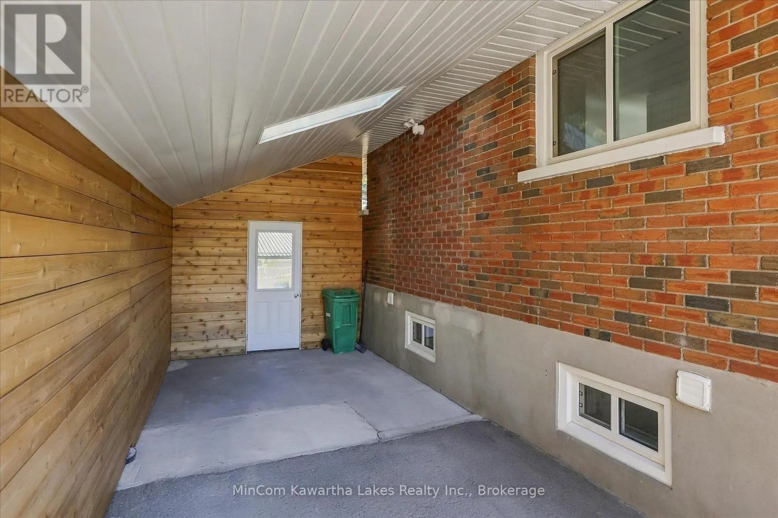 398 APPLEGROVE AVENUE