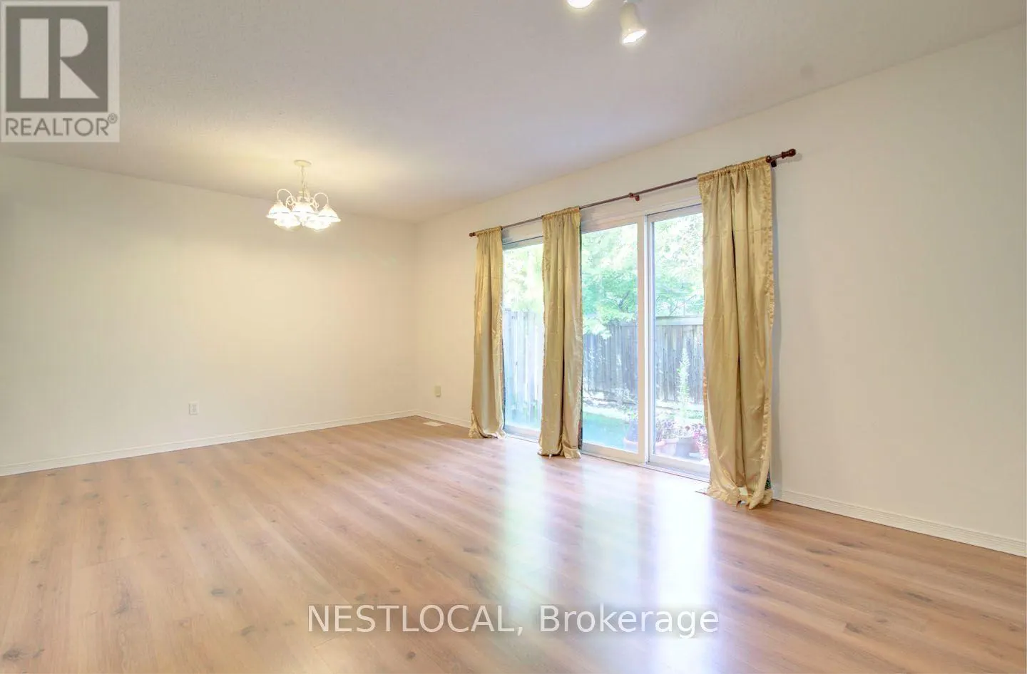 11 - 10 FALLOWFIELD DRIVE