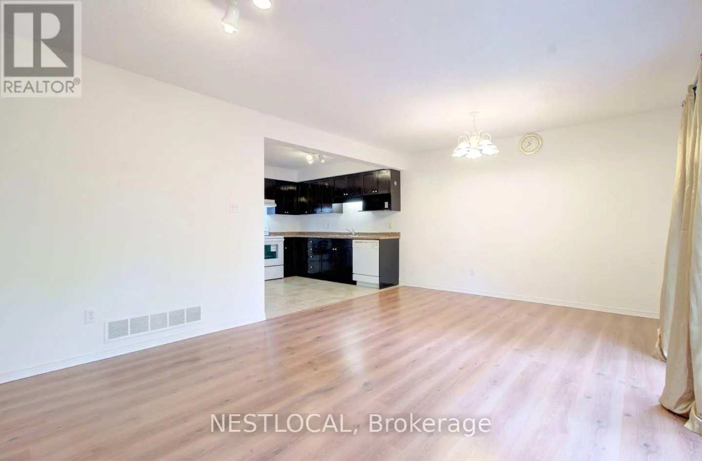 11 - 10 FALLOWFIELD DRIVE