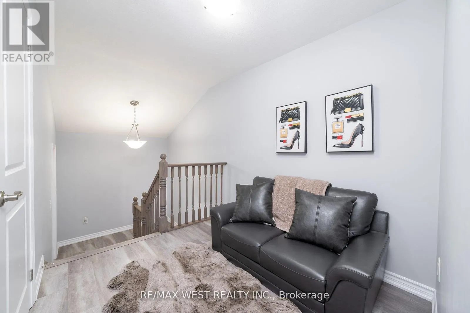 44 - 324 EQUESTRIAN WAY