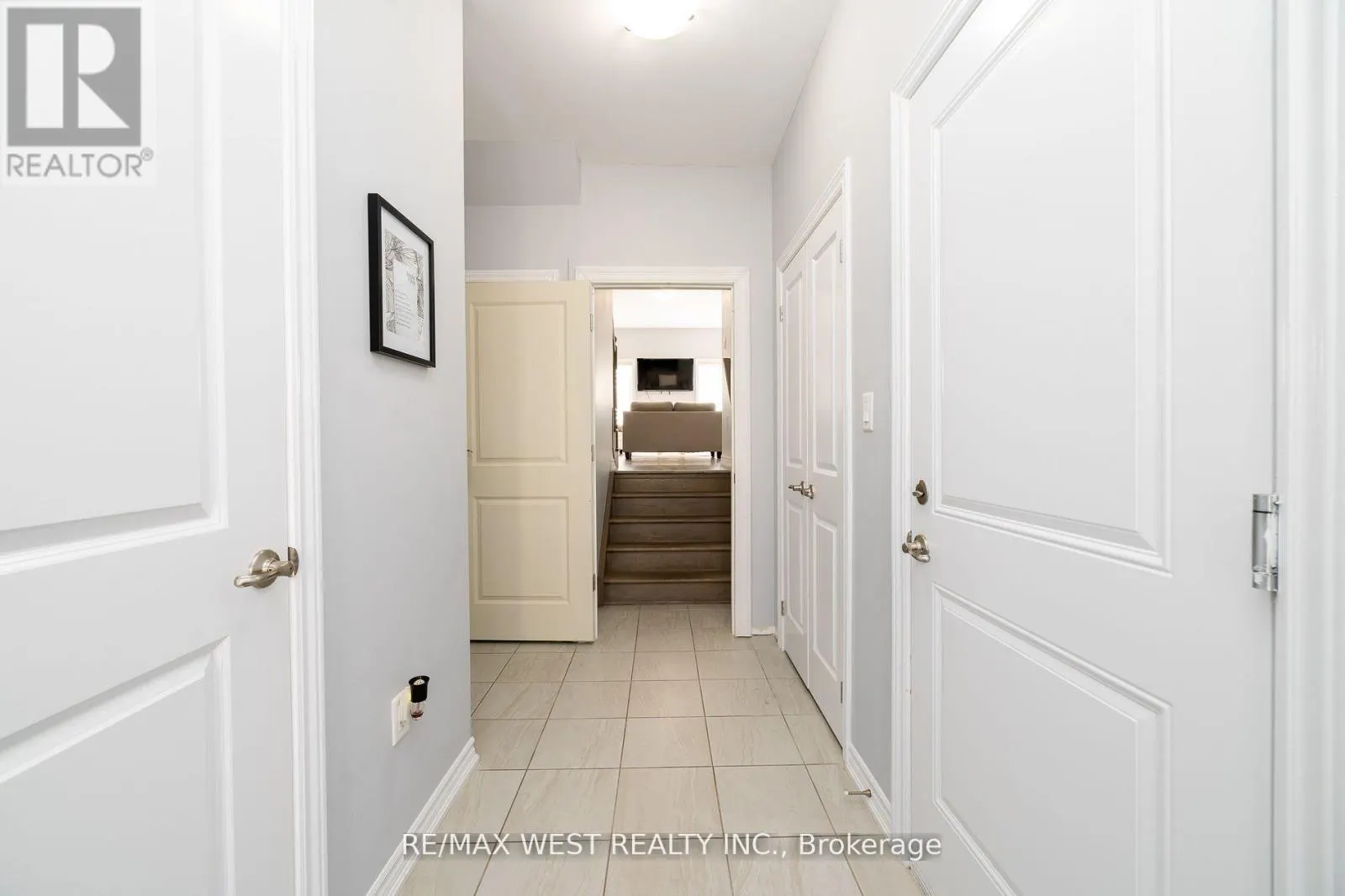 44 - 324 EQUESTRIAN WAY