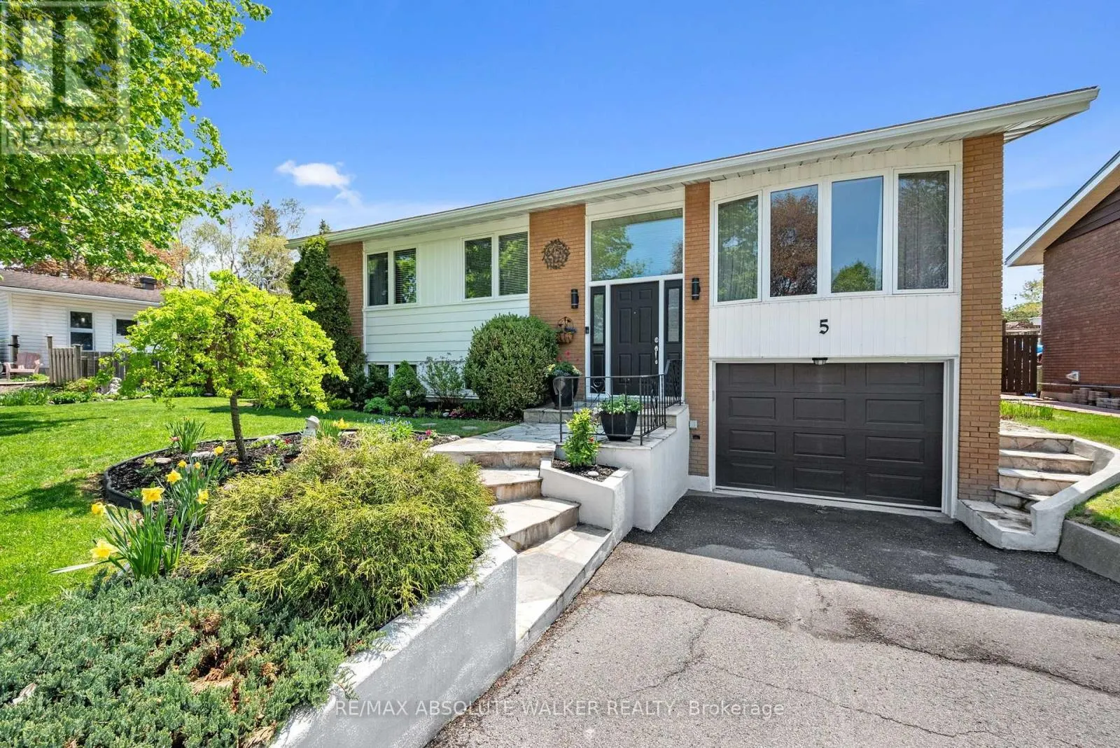5 WEST HERRINGTON COURT