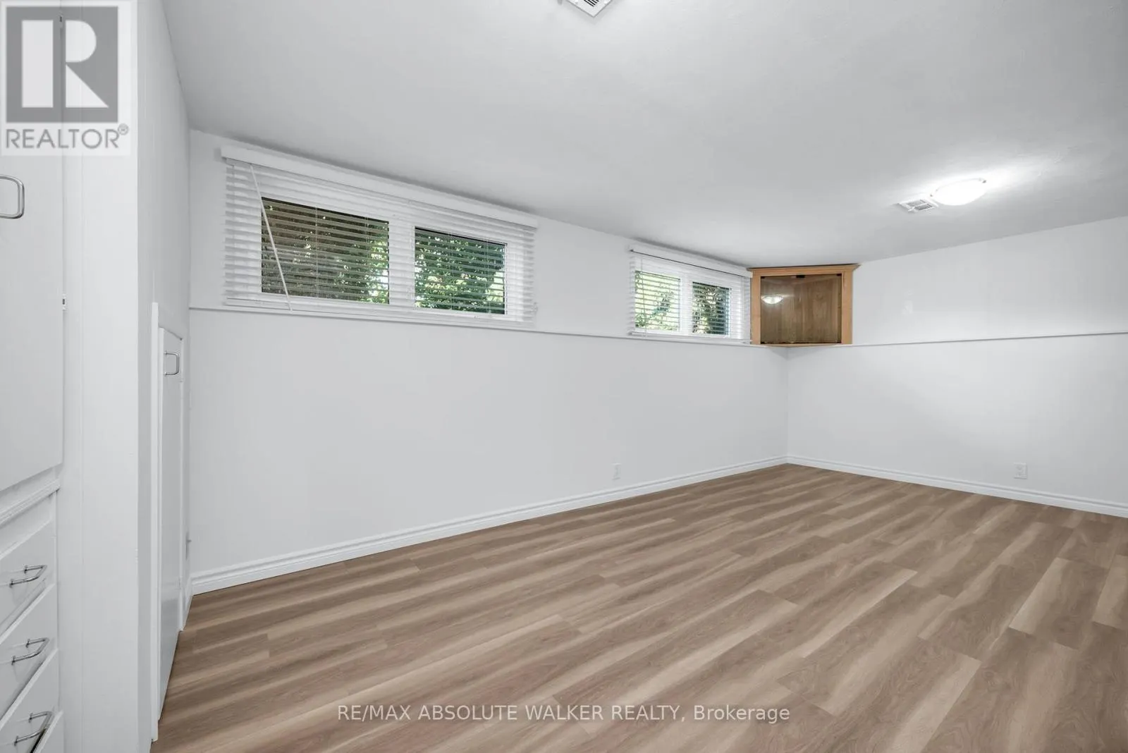 5 WEST HERRINGTON COURT