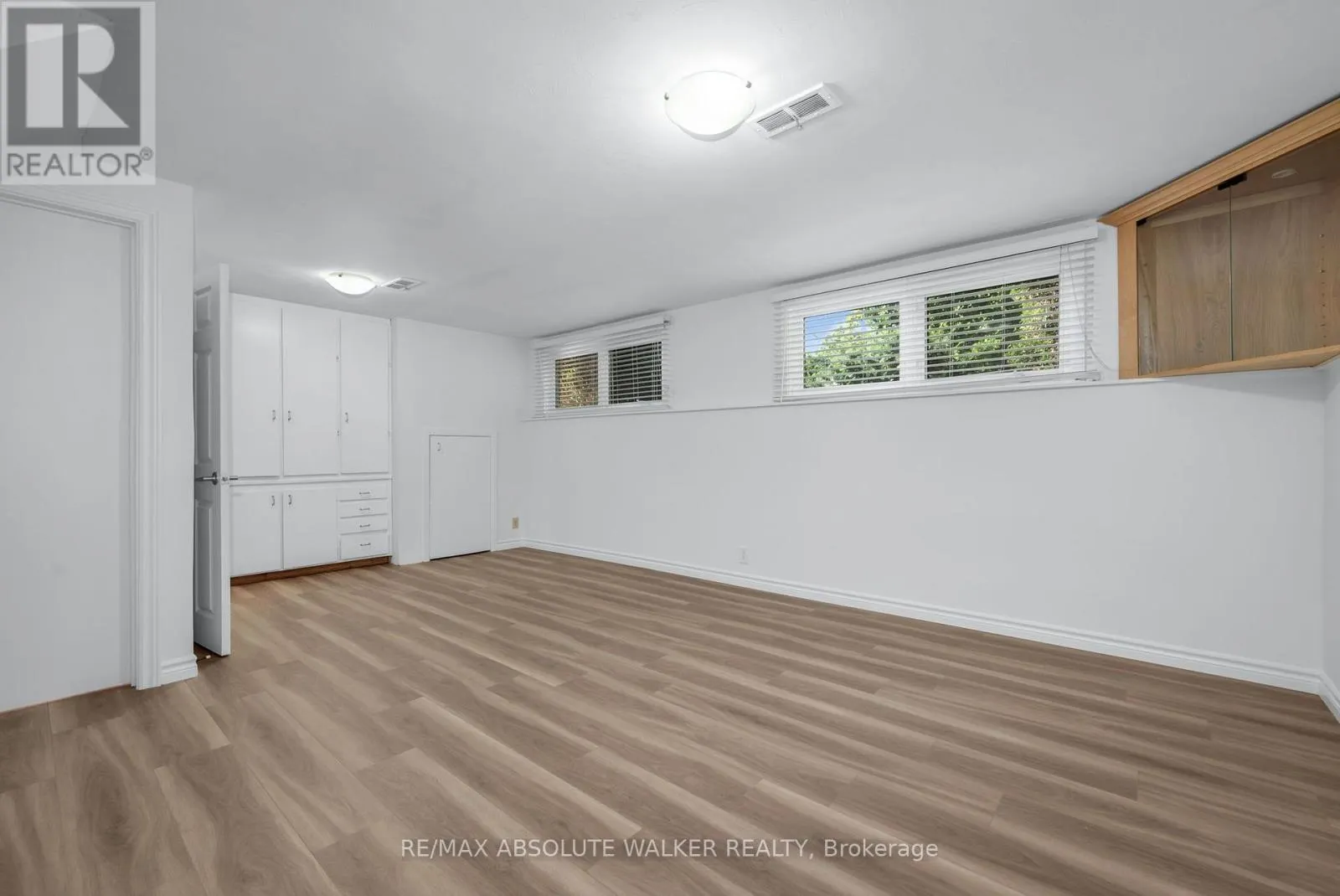 5 WEST HERRINGTON COURT