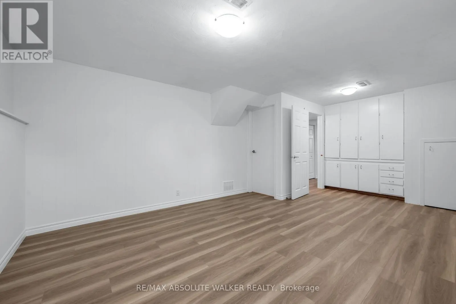 5 WEST HERRINGTON COURT
