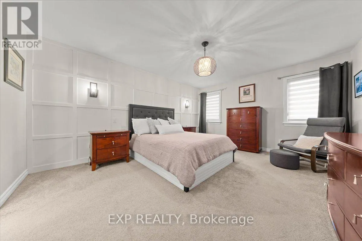 328 SERENADE CRESCENT