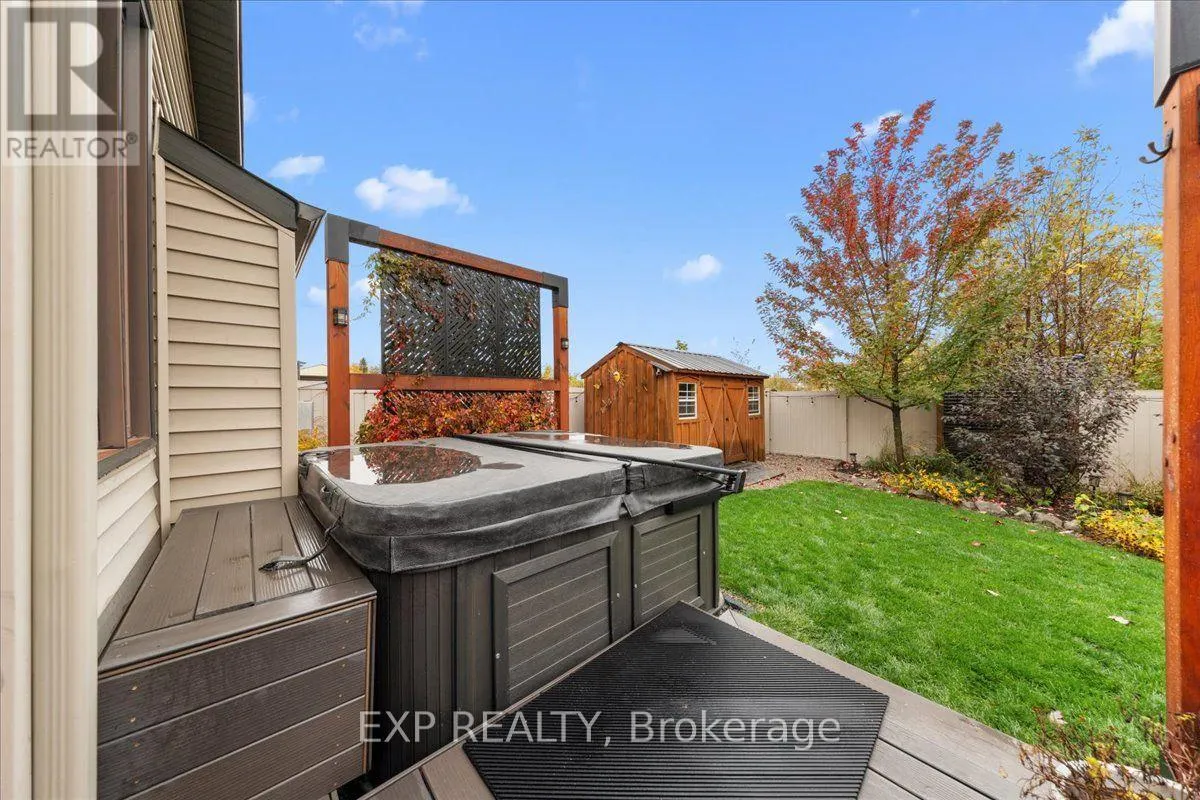 328 SERENADE CRESCENT