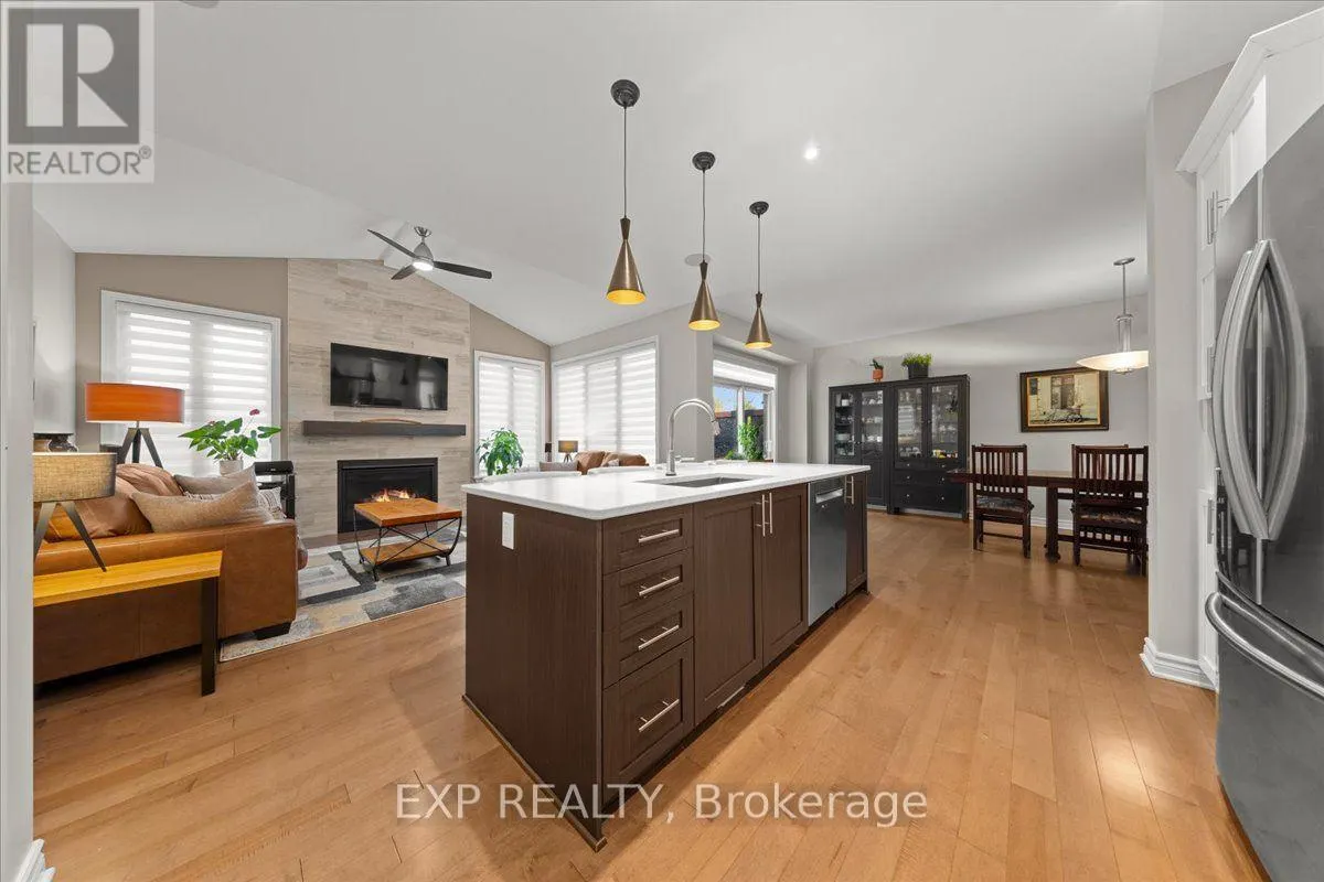 328 SERENADE CRESCENT