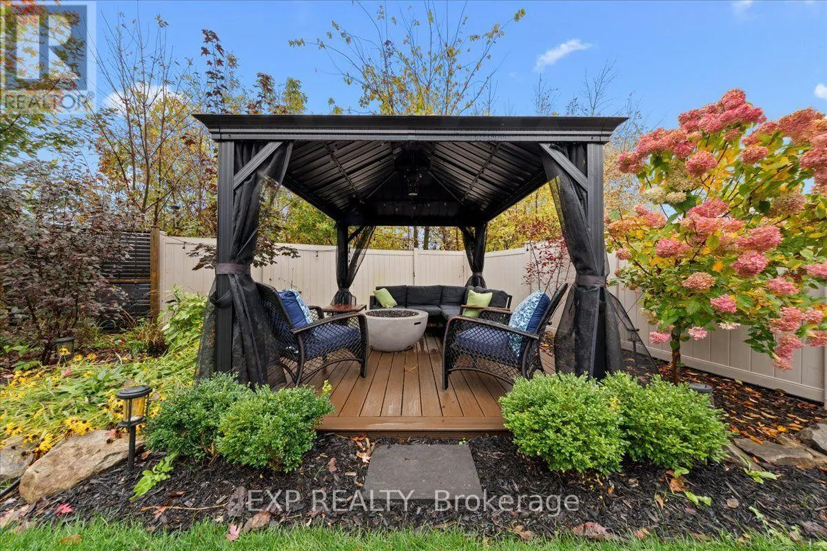 328 SERENADE CRESCENT