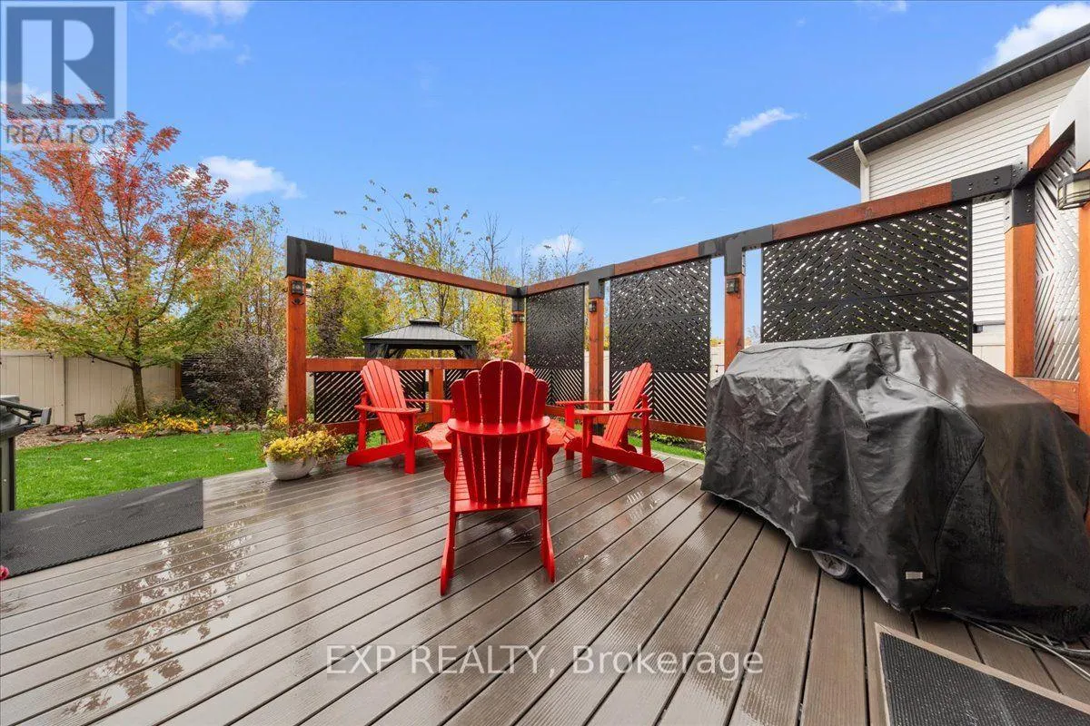 328 SERENADE CRESCENT