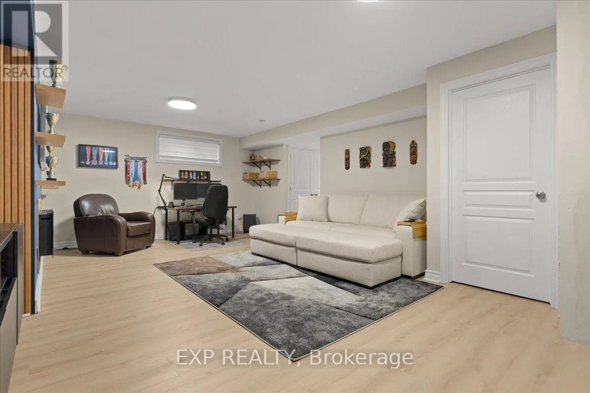 328 SERENADE CRESCENT