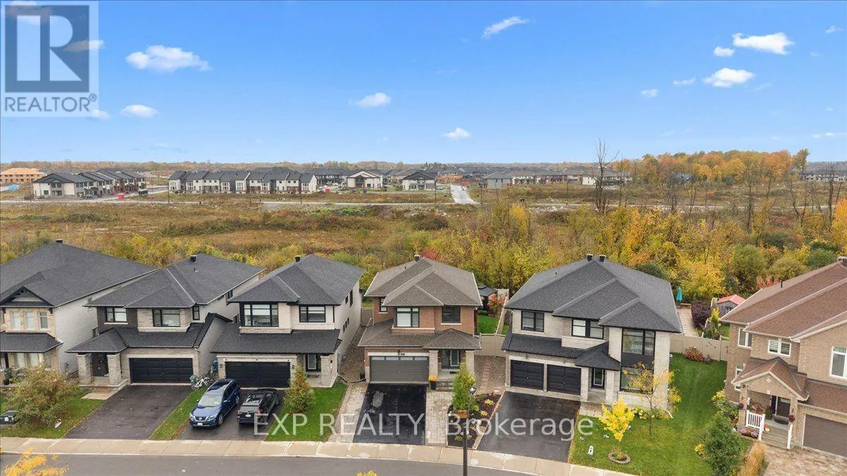 328 SERENADE CRESCENT