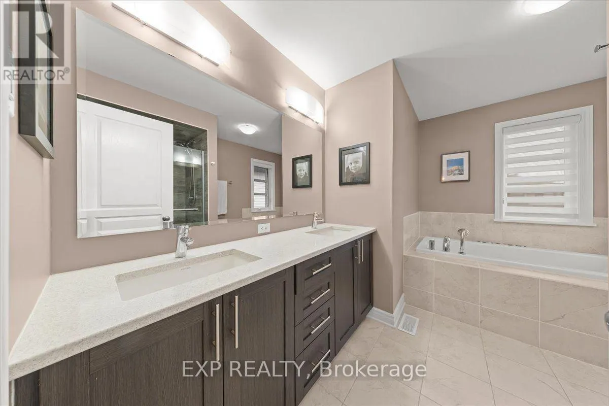 328 SERENADE CRESCENT