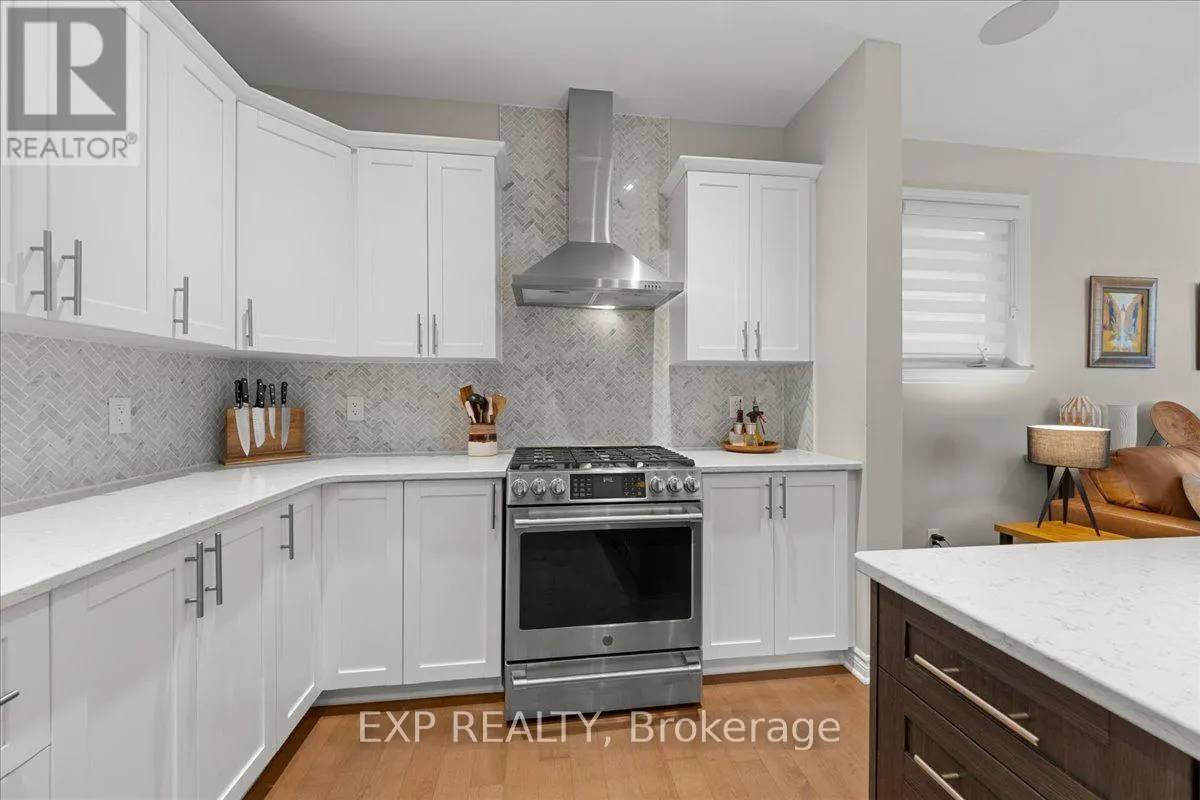 328 SERENADE CRESCENT