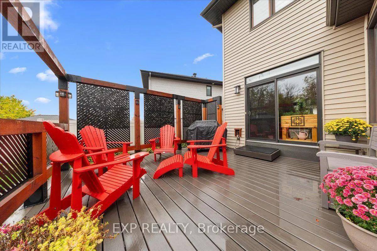 328 SERENADE CRESCENT