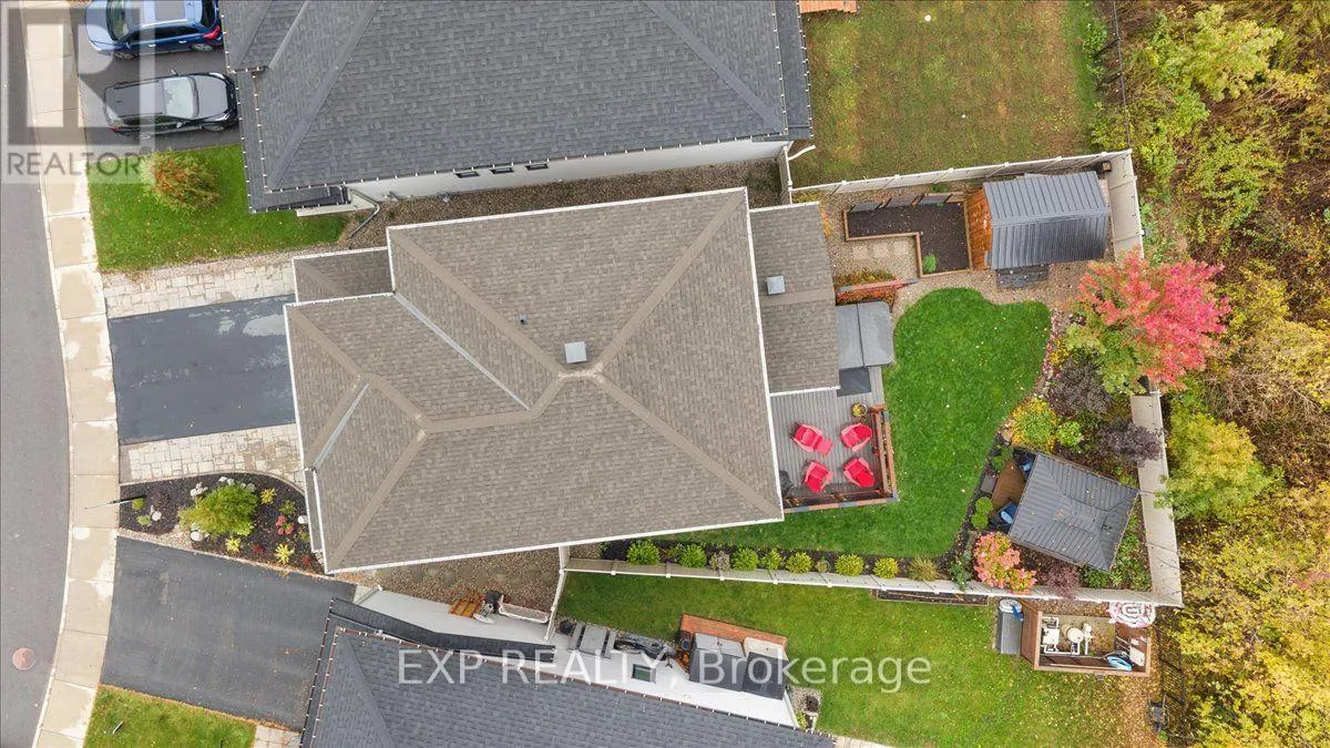 328 SERENADE CRESCENT