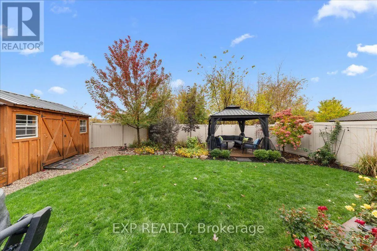 328 SERENADE CRESCENT