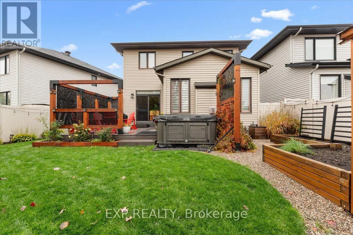 328 SERENADE CRESCENT