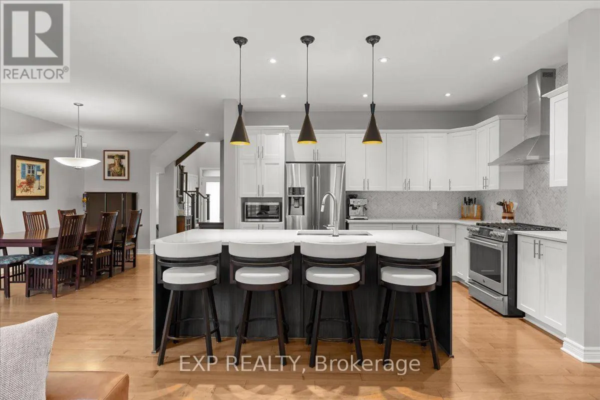 328 SERENADE CRESCENT