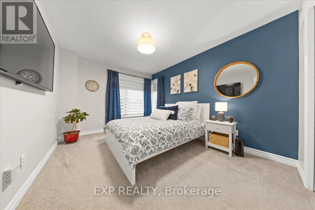 328 SERENADE CRESCENT