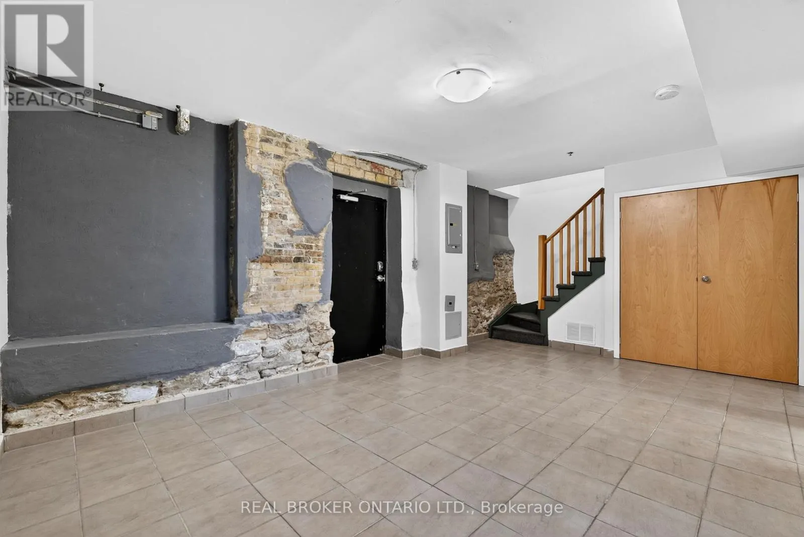 9 - 12 BRIDGEPORT ROAD E