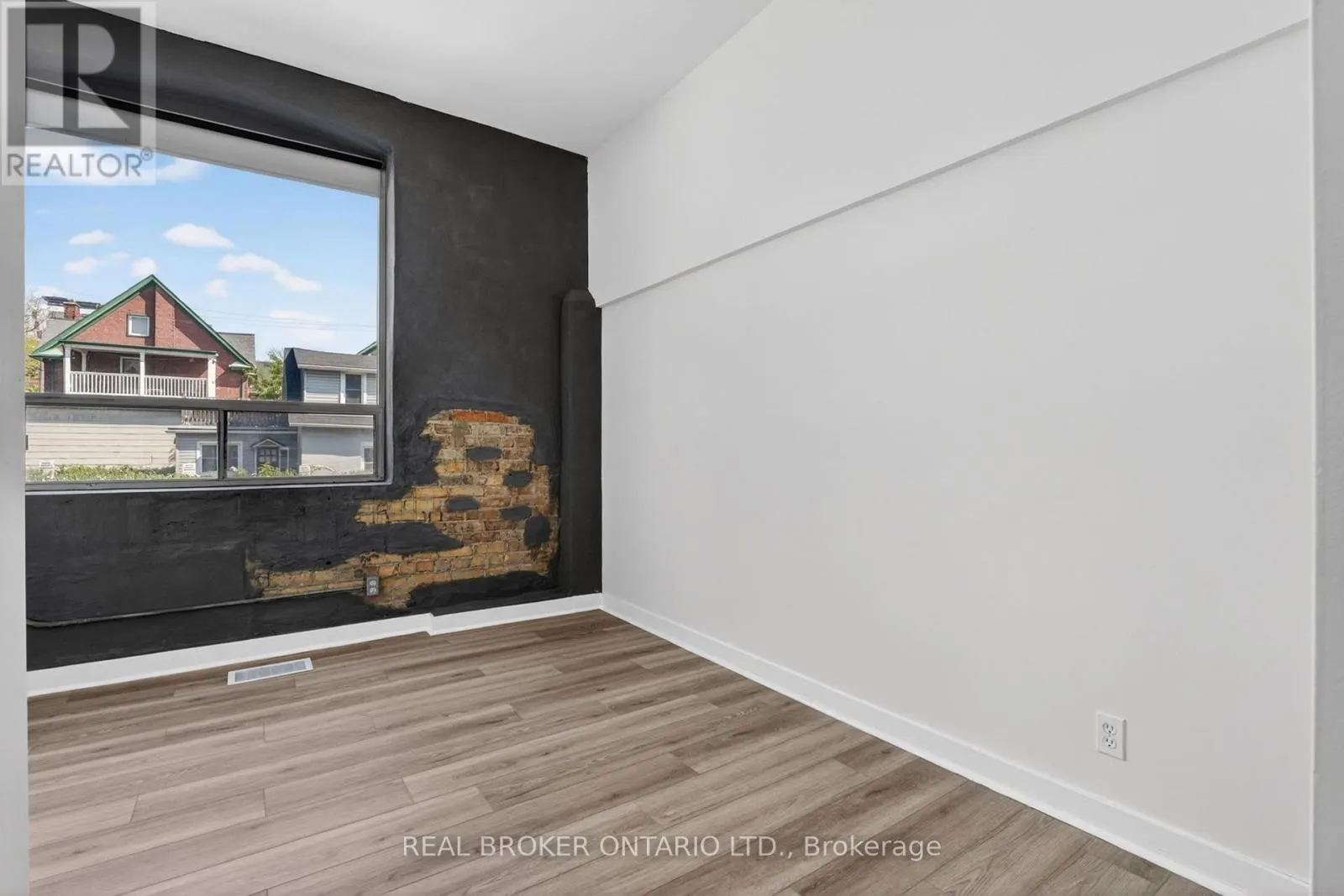 9 - 12 BRIDGEPORT ROAD E