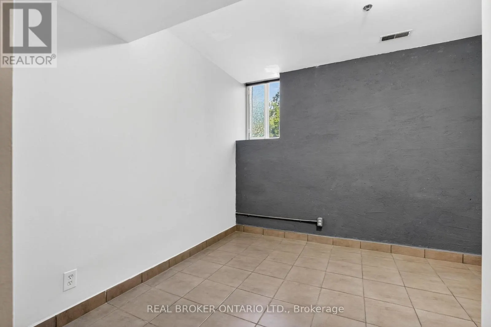 9 - 12 BRIDGEPORT ROAD E