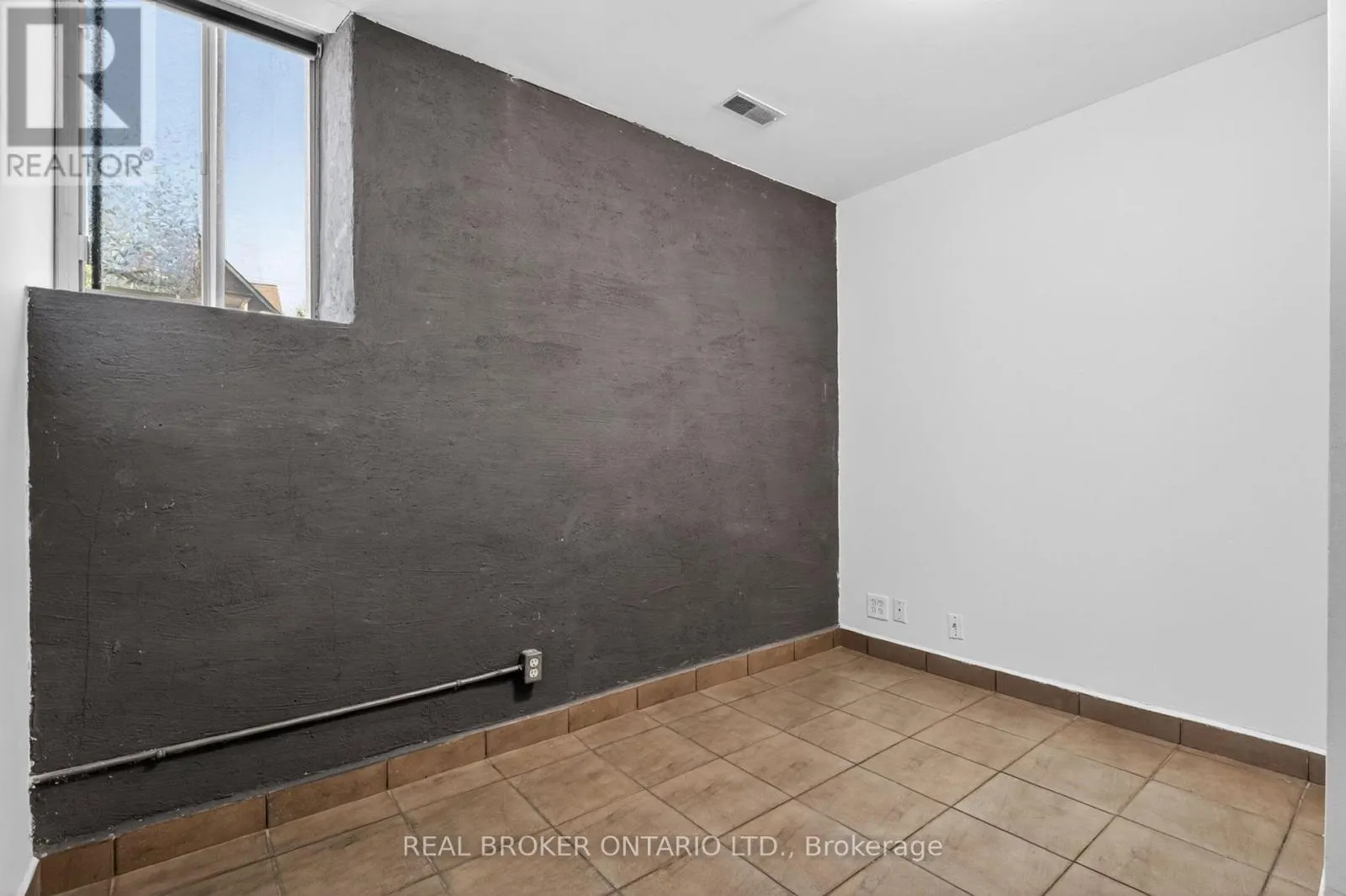 9 - 12 BRIDGEPORT ROAD E