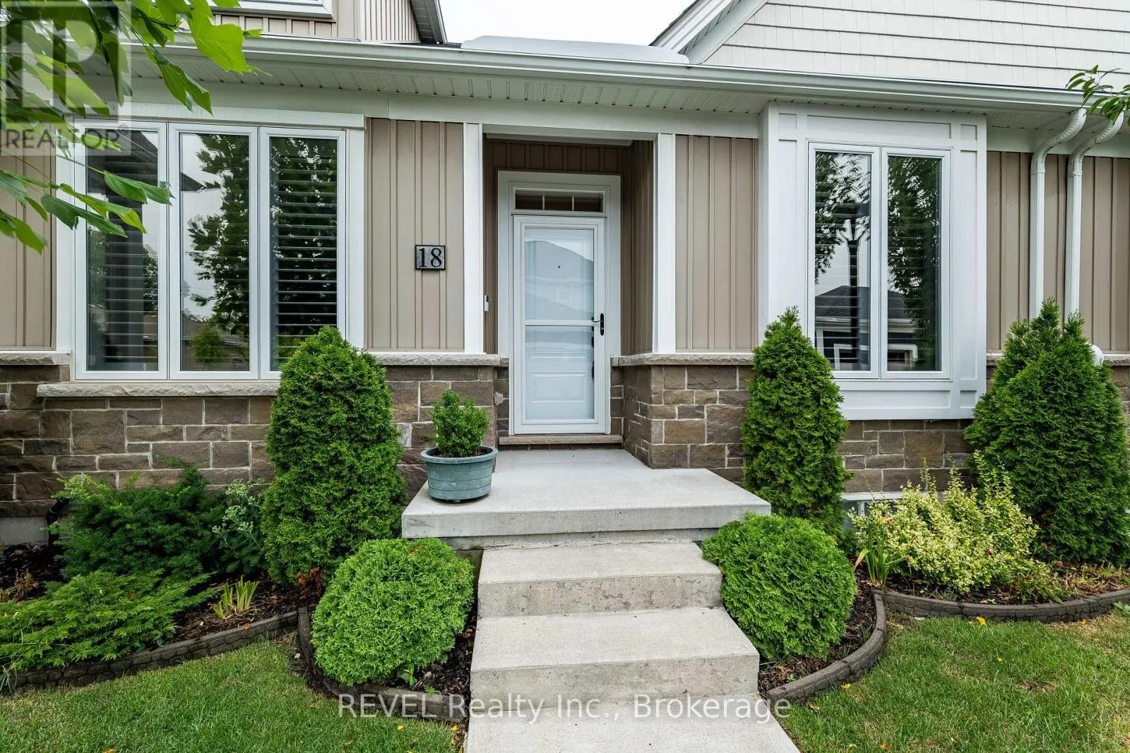 18 PRINCETON COMMON STREET