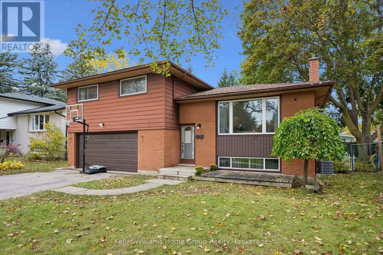 51 LONSDALE DRIVE