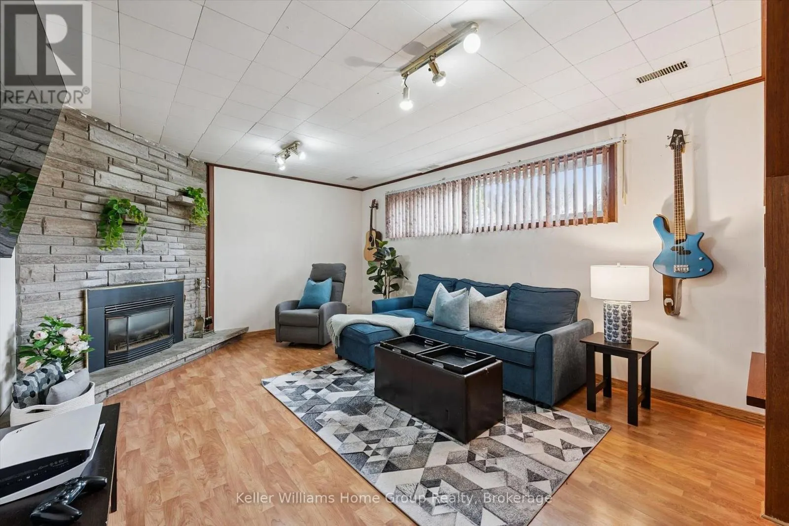 51 LONSDALE DRIVE