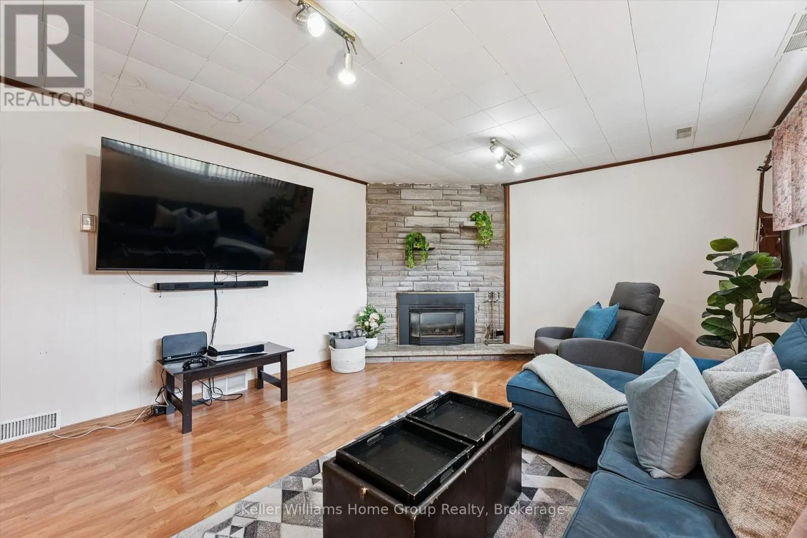 51 LONSDALE DRIVE