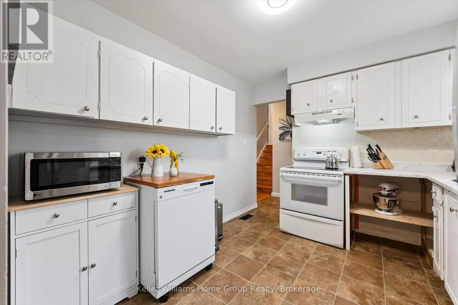 51 LONSDALE DRIVE